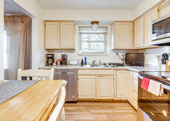 12 Mi To Dtwn St Louis: Family W/ Fireplaces! Holiday home *