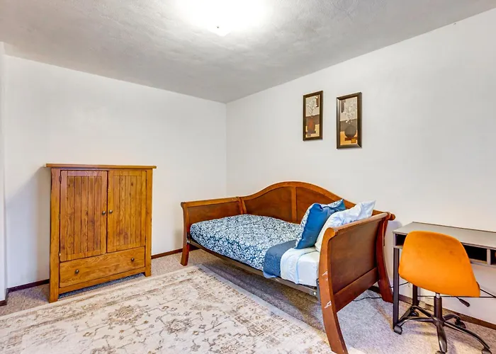 Holiday home 12 Mi To Dtwn St Louis: Family W/ Fireplaces!