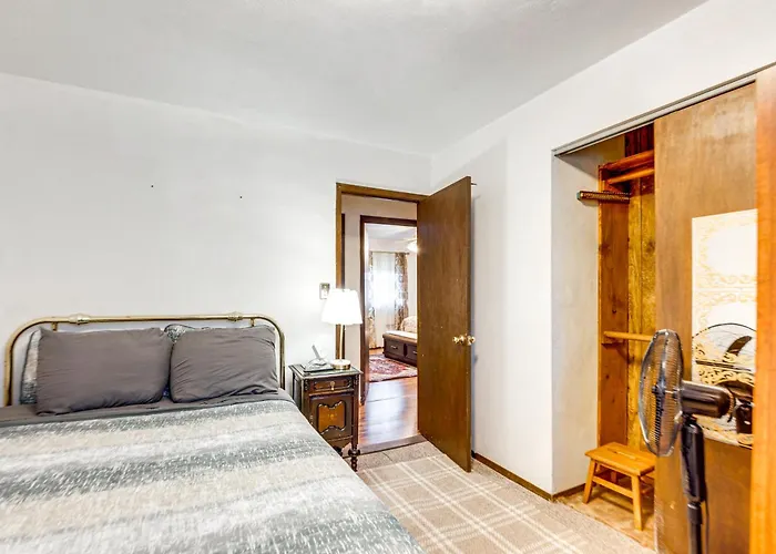 Holiday home 12 Mi To Dtwn St Louis: Family W/ Fireplaces! *